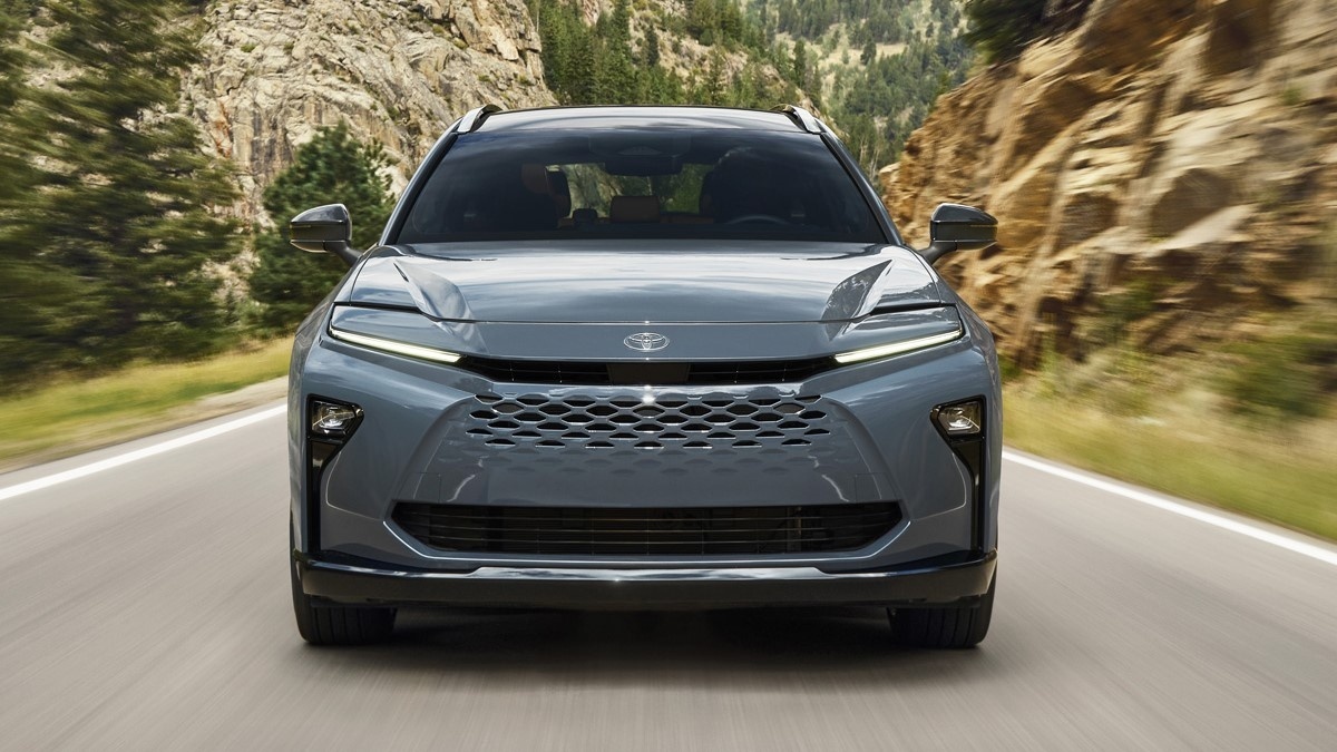 Передняя часть Toyota Crown Signia