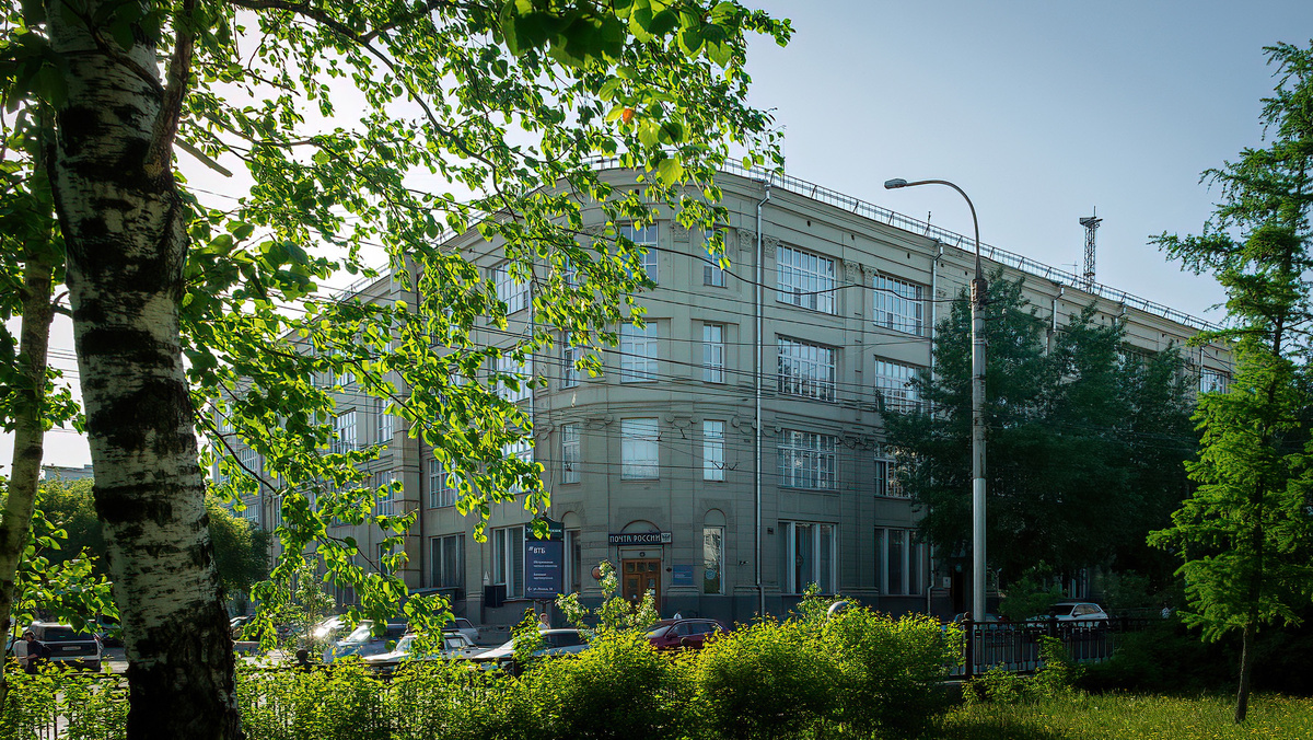 Здание филиала Богородско-Глуховской мануфактуры. Главпочтамт. Новосибирск. Фотография - www.openmainphoto.ru