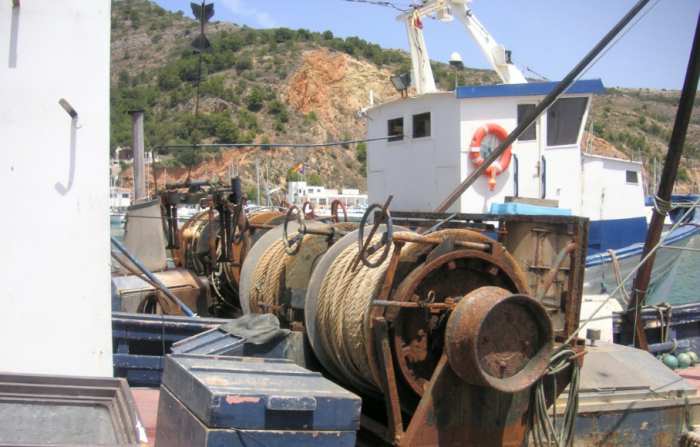 С одной стороны, есть большой соблазн купить настоящий морской корабль по цене китайского автомобиля / Фото: pxhere.com