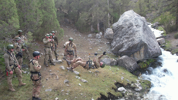    © Foto / Пресс-служба 201-й РВБ