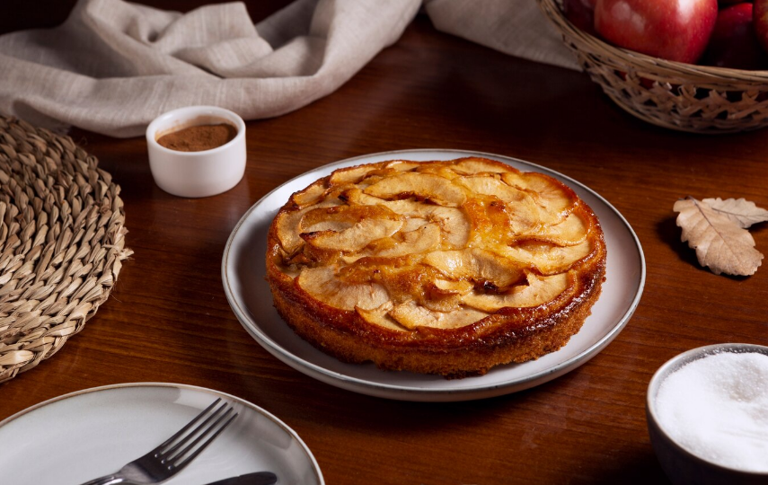 Шарлотка с яблоками: пышная, как в детстве, и дешевле 100 рублей!