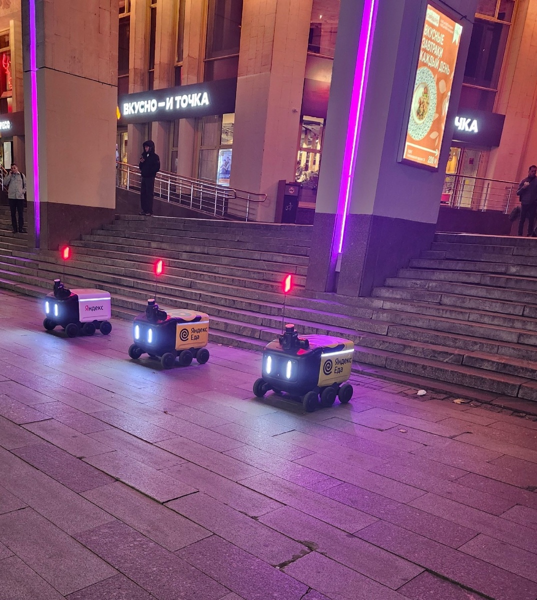 Вот это чудо-юдо сама не встретила, сын фото прислал.