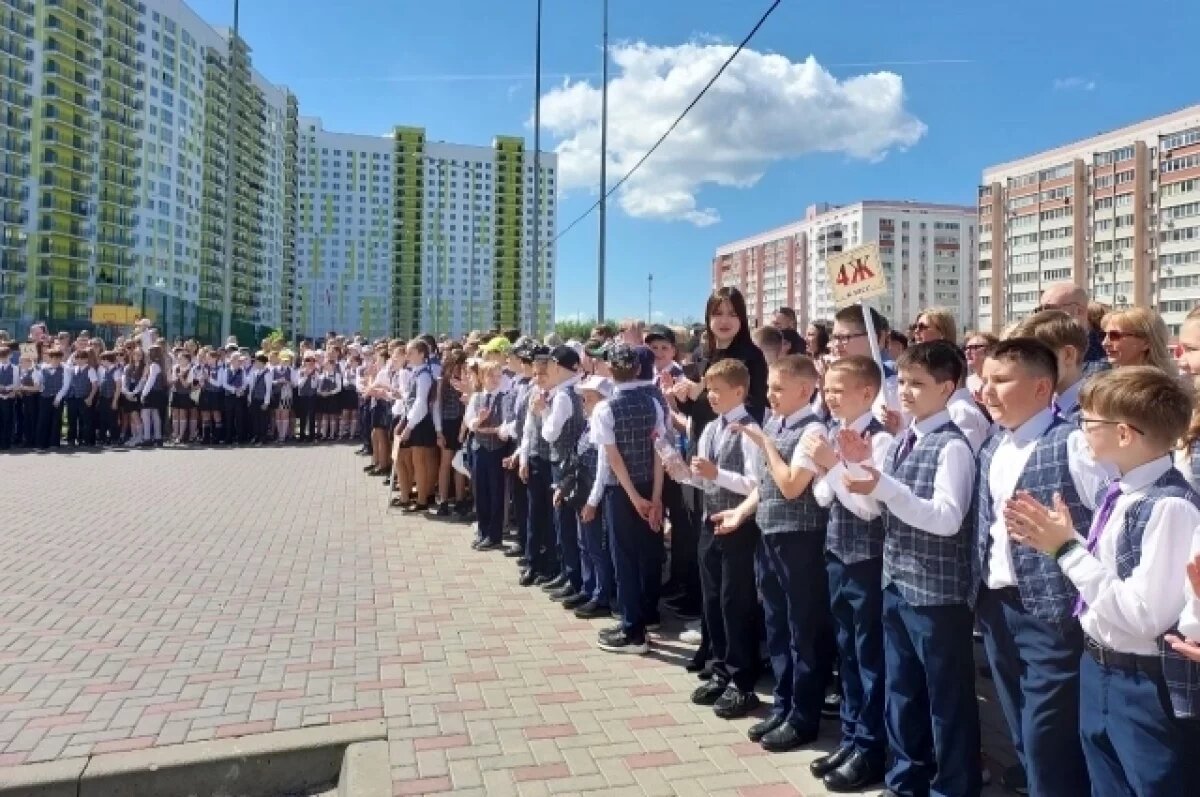    Для 18 тысяч школьников в Пензенской области прозвучал последний звонок