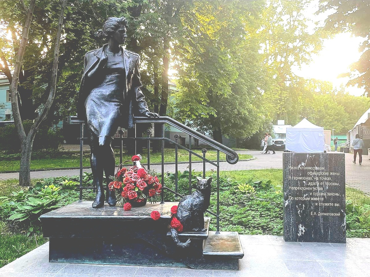 Памятник женам воинов. Фото Татьяны Федотовой