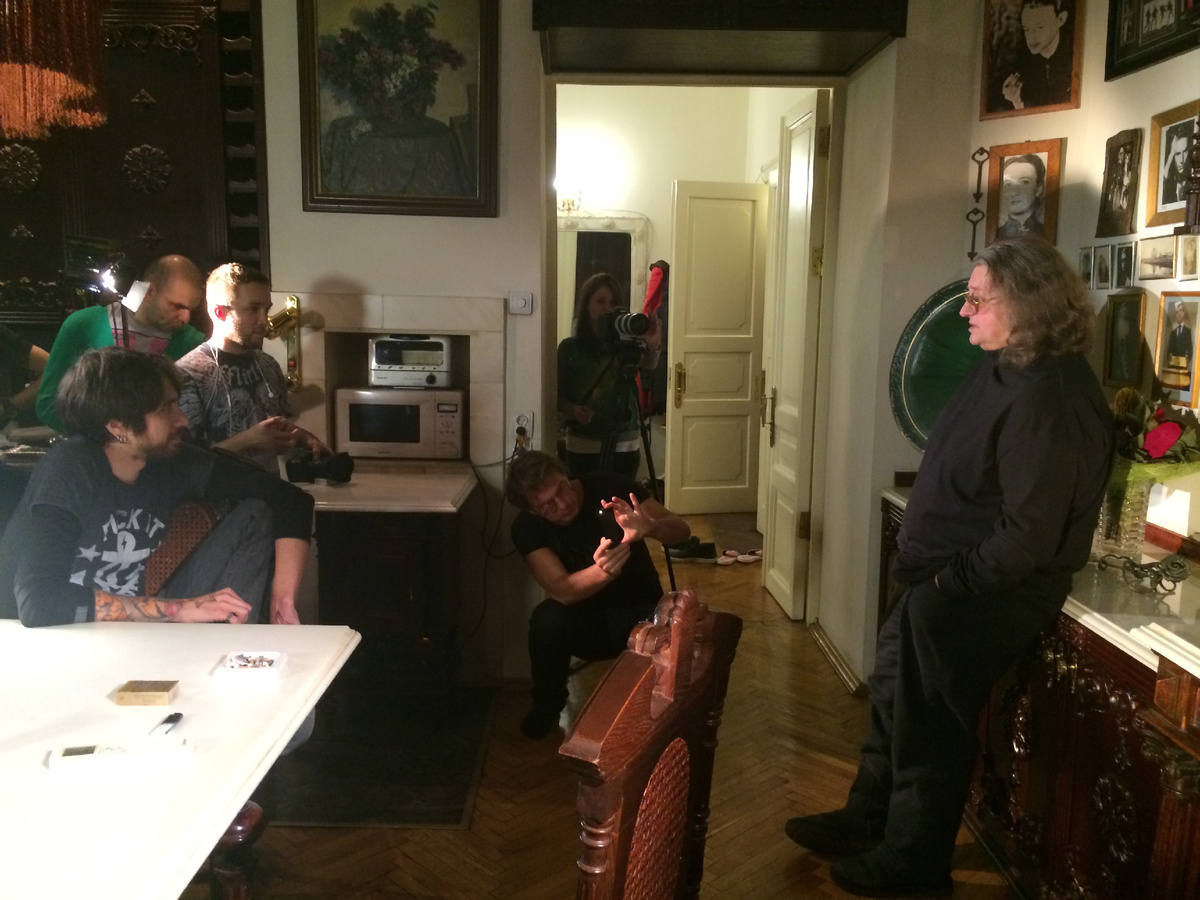 Цой крайний слева.