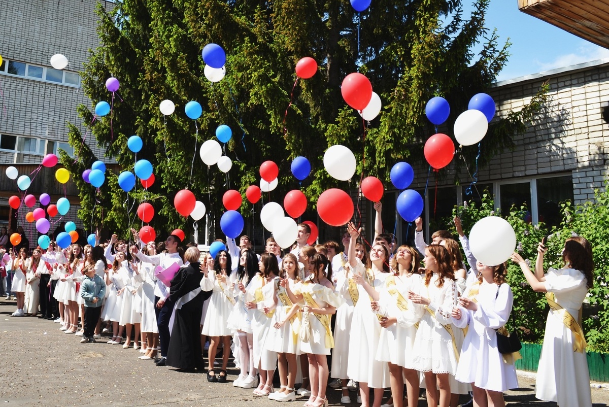 20 мая 2025 г. Последний звонок 9-х классов. Фото автора.