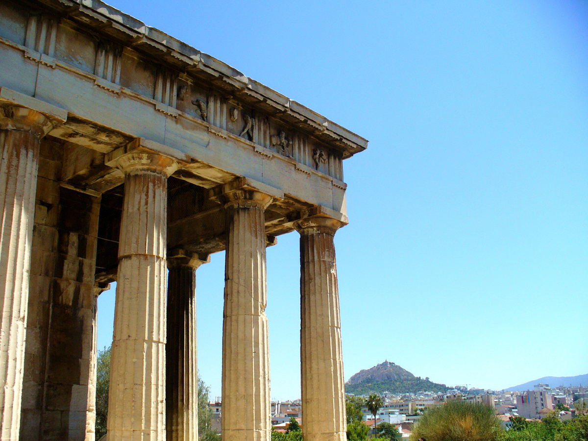 Гефестион (Тесейон), вдали Ликабет. Афины. Фото автора