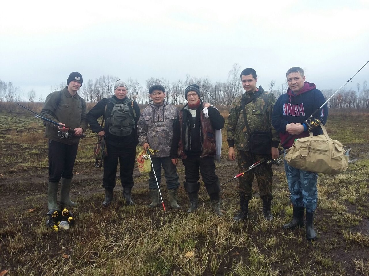 Есть такая речка на территории Еврейской Автономной области , куда можно съездить на рыбалку со спинингом, в 15 км от города Биробиджан, также можно зайти к речке в районе посёлков Усов Балаган, 35 км, Аур. В основном рыбаки ездят в те места с раннего утра, а к вечеру уже с уловом возвращаются домой. В основном на спиннинг ловятся щуки, ленок, сом в зависимости от сезона и времени суток, а также попадается Таймень, Кета... Сам видел выловленного тайменя около 10 кг, кета 3-4 кг, щуки попадаются 8-10 кг, лично сам ловил до 5 кг. 