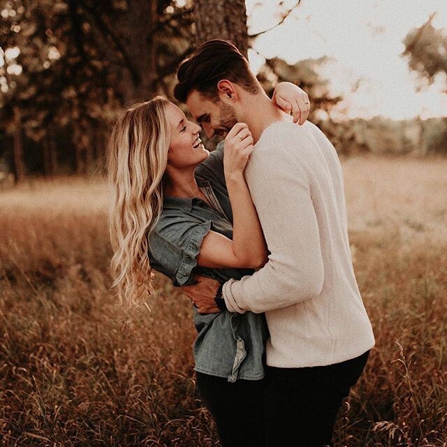 Она может ничего не сказать напрямую но её жесты всё расскажут