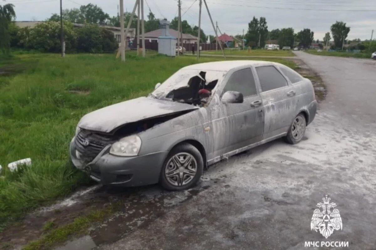    В Цильнинском районе загорелась машина с ребёнком в салоне