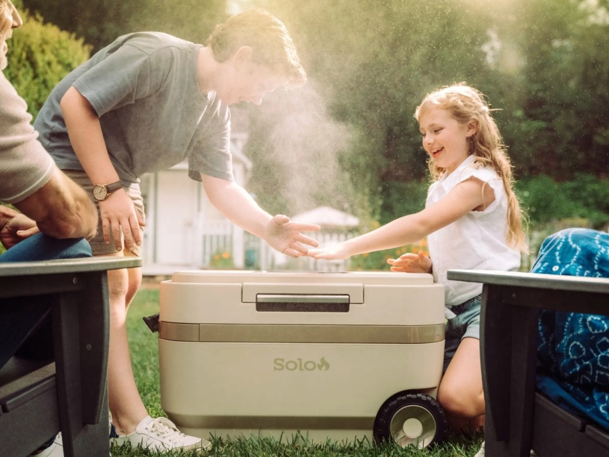    Портативный холодильник Windchill 47 охлаждает напитки и людей вокруг