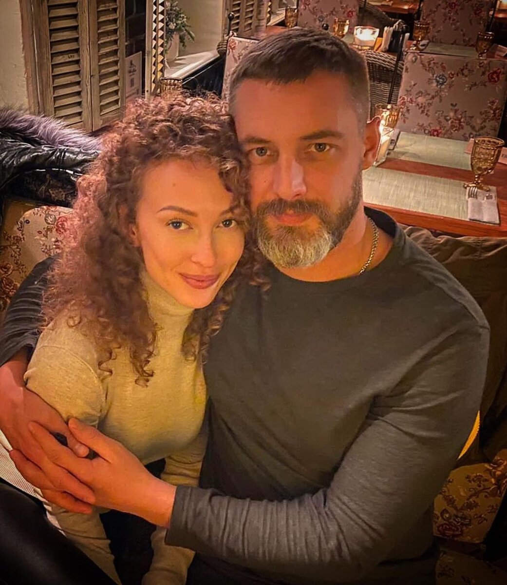    Антон Батырёв и Анна Савельева. После расставания с супругой актёр удалил это фото со своей страницы, но Интернет помнит всё. Фото: Инстаграм* @b.a.t.o.n