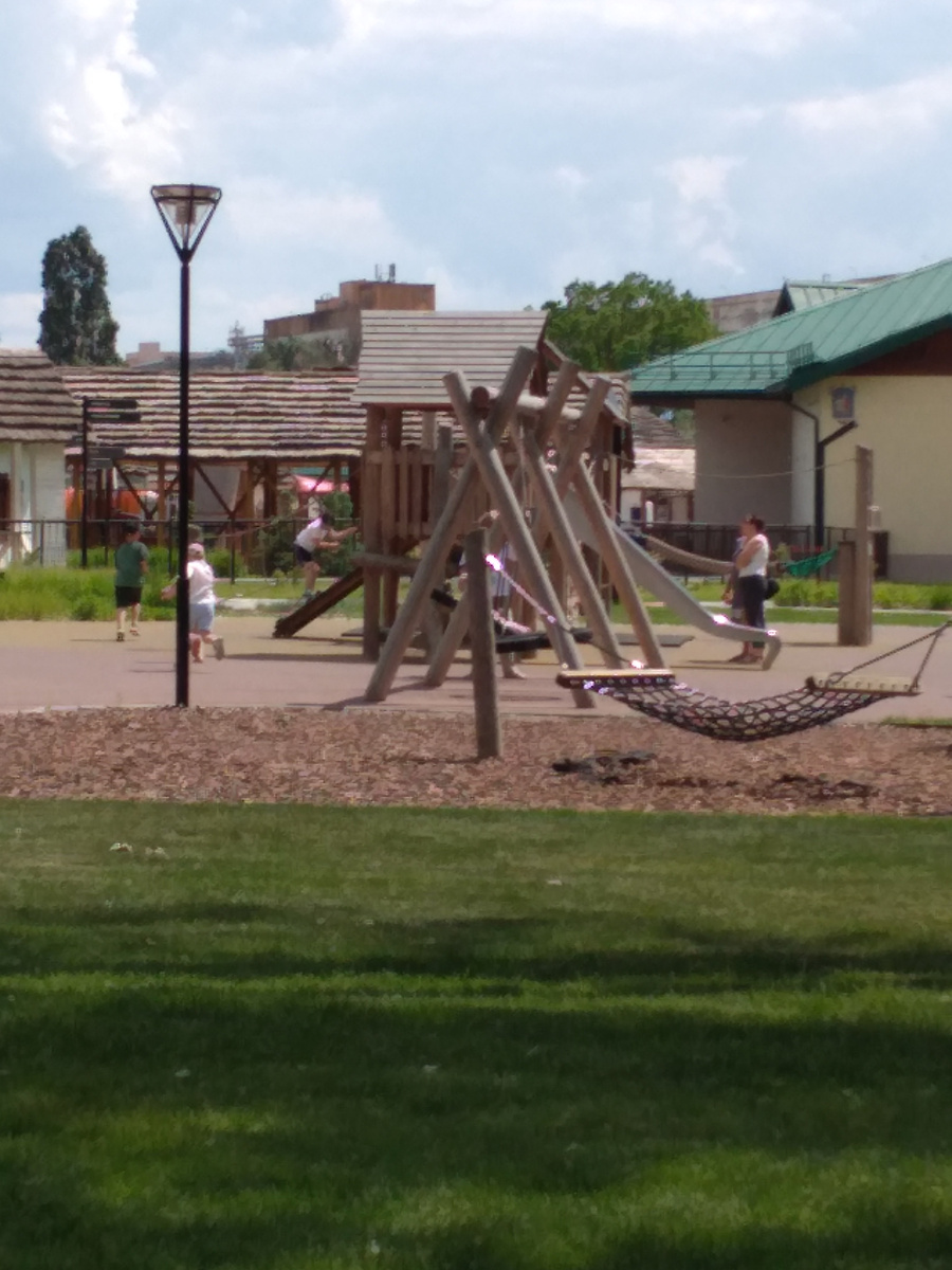 Там покачаться в гамаке