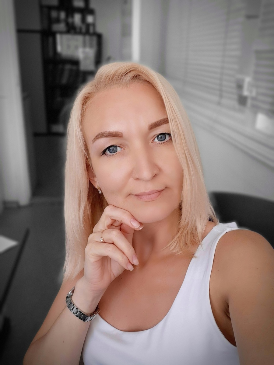 Автор канала "Рядом с собой" - Ксения.