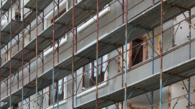 Фото: freepik.com/free-photo/beautiful-shot-metal-steel-bars-glass-windows-building