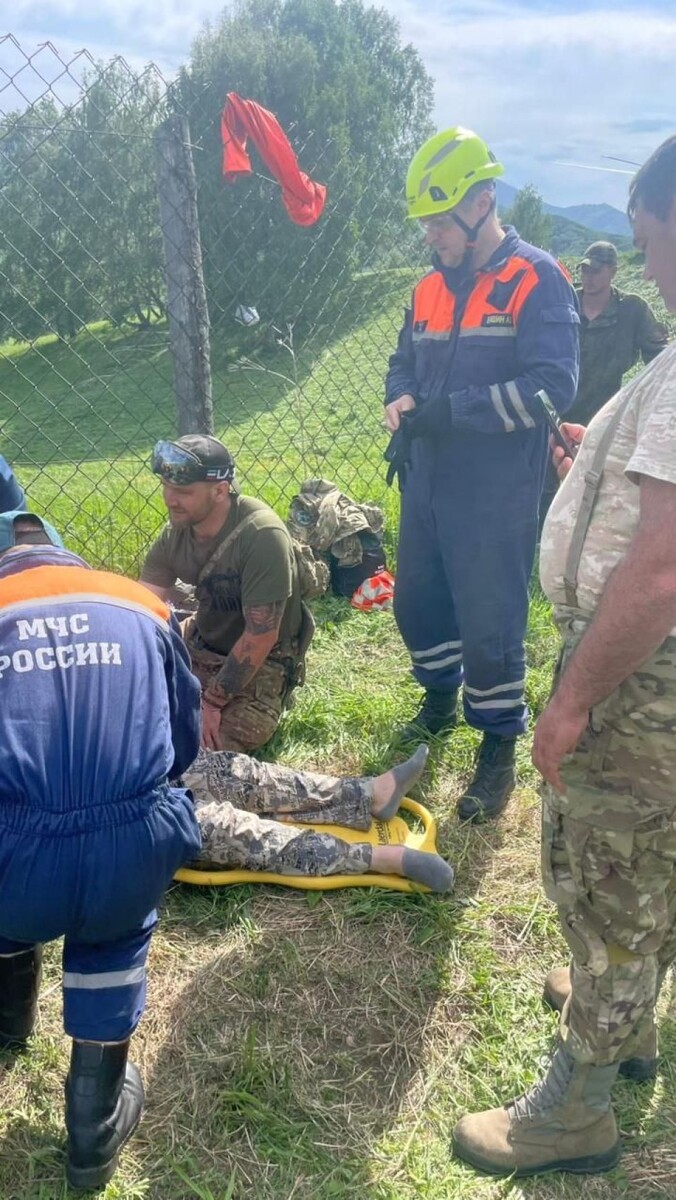    Эвакуация пострадавшего туриста. Источник: t.me/ugochs22