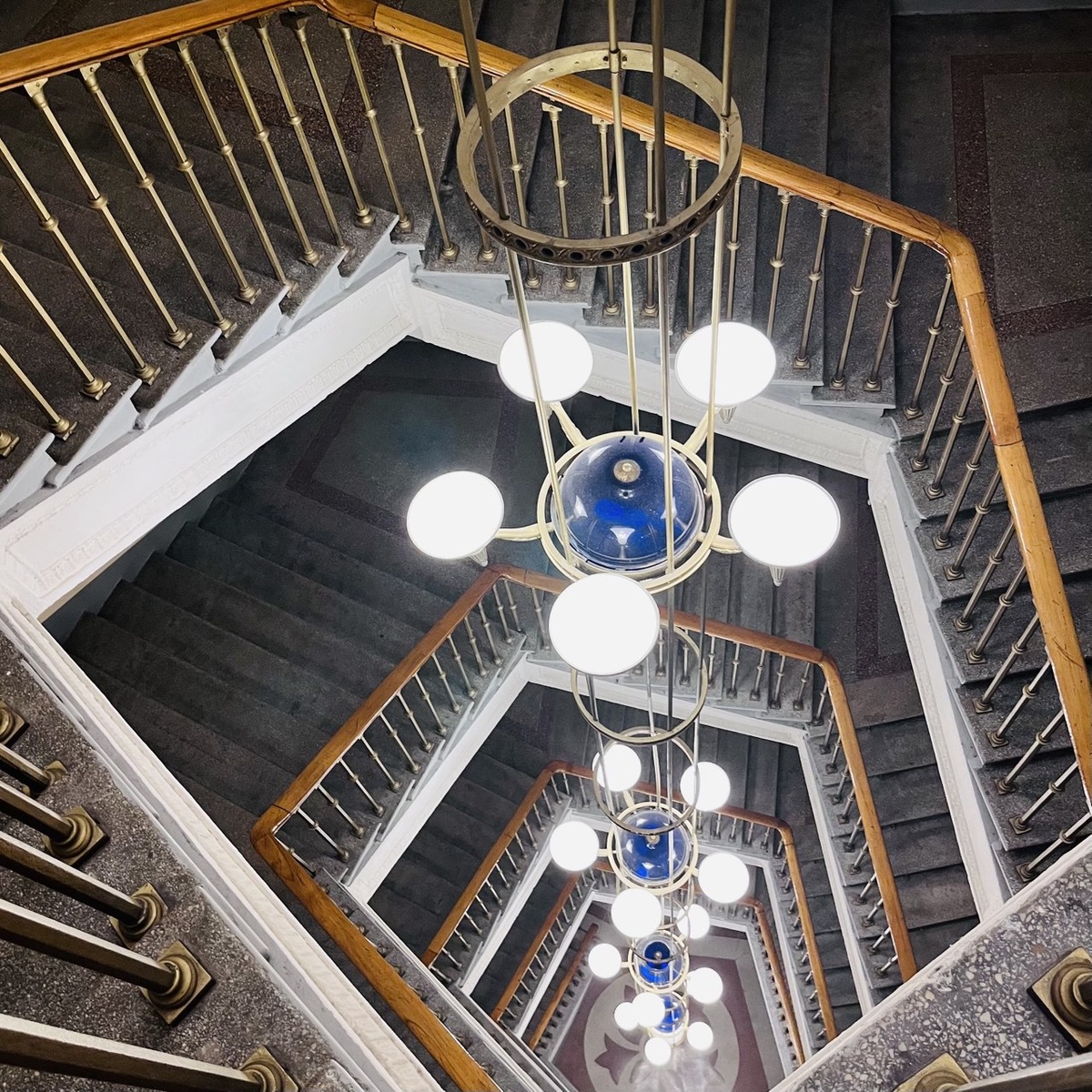 Самая известная театральная люстра