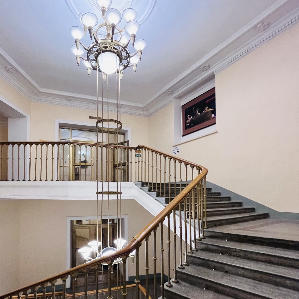 Лестница в Малый зал