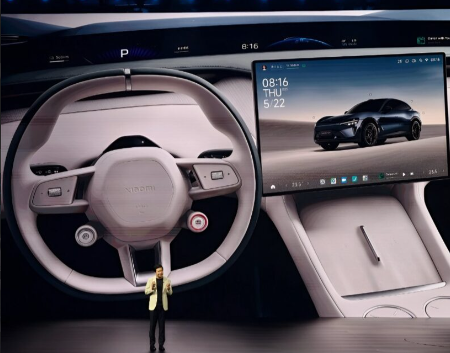 На презентации нового Xiaomi YU7 в Поднебесной. Старт продаж - летом 2025 года.