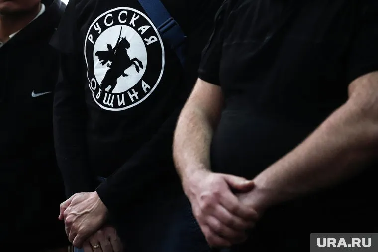 На вечеринке «в стиле 90-х» собралось больше 20 человек
Фото: Размик Закарян © URA.RU