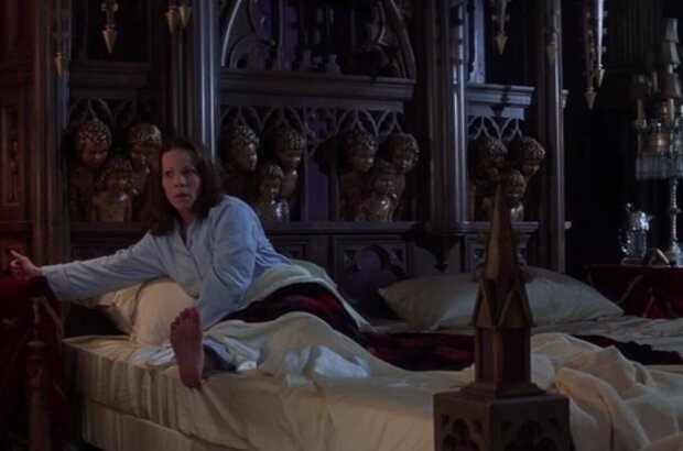 Фильм ужасов "Призрак дома на холме"