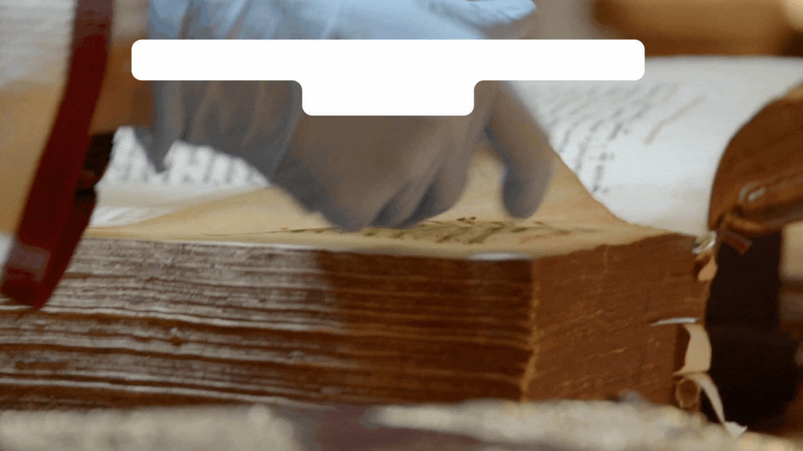 Архив Запретных Игрищ. Том XIII. Раздел: "Игра крови" — старинный пергамент с таинственными рукописями и иллюстрациями, раскрывающий оккультные ритуалы и мистические обряды, связанные с древними играми и передачей силы через символы и кровавые ритуалы.