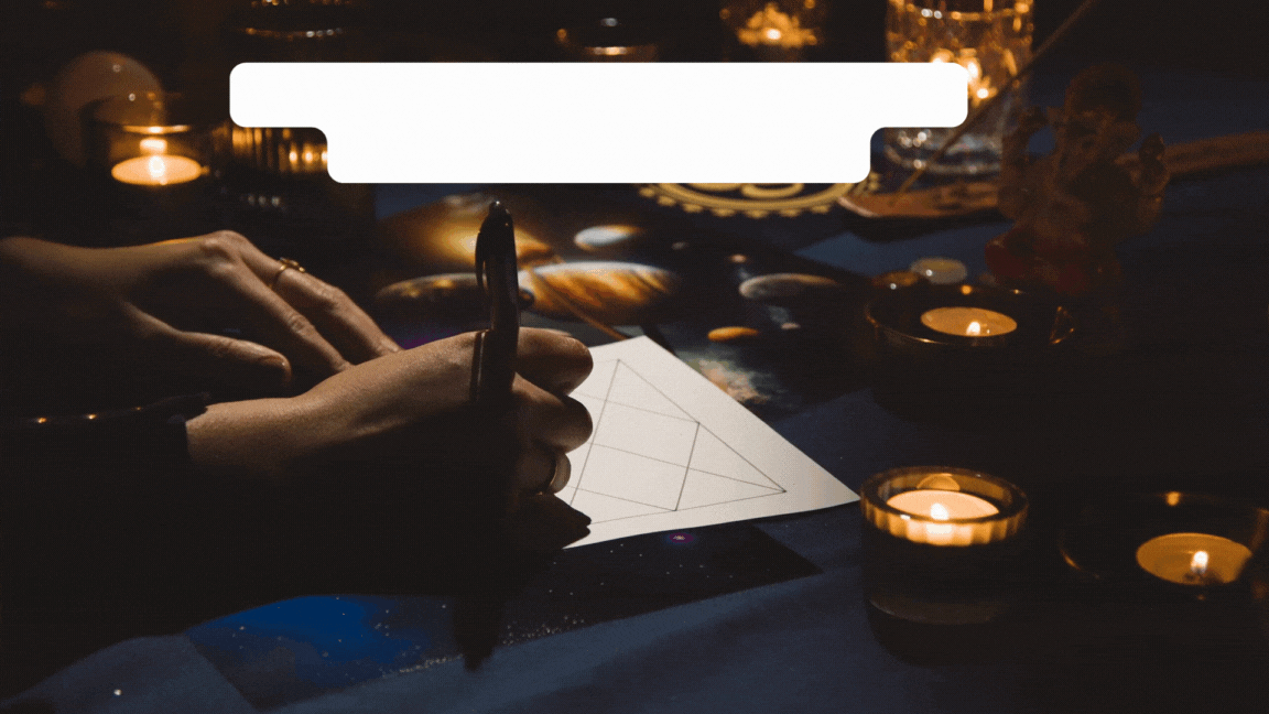 Иллюстрация из Архива Сомнамбулического Братства, запись сновидения XVI века. На изображении показаны фигуры в капюшонах, наблюдающие за играющими детьми под лунным светом. Этот древний документ отражает мистические и ритуальные аспекты игры, связанные с передачей силы и влияния через коллективные действия и тайные знания, передаваемые из поколения в поколение.