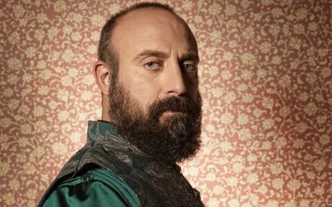 Кадр из фильма "Великолепный век" - главный герой, султан Сулейман в исполнении актера Халит Эргенч.