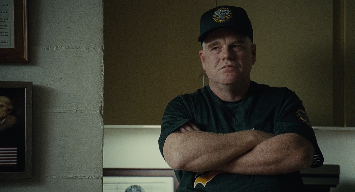 Реальный Арт Хоу был очень недоволен, как его изобразили в фильме. В реальности он был сторонником новой стратегии Бина, несмотря на разногласия. И уж тем более он был страстно увлечён своим делом, а не был таким пофигистом на зарплате, каким его изобразили. 