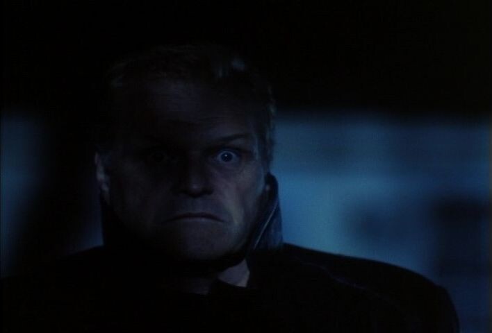 Джон Уэйн Гейси написал письмо Брайану Деннехи, в котором положительно отозвался об актёрской игре, но сам фильм назвал враньём и вновь заявил о своей невиновности. Деннехи не стал отвечать.