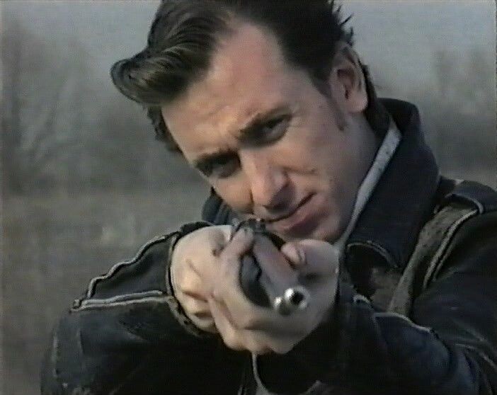 Хотя по хронологии событий Чарли только 18 лет, Тим Рот сыграл эту роль, когда ему было уже 32. 