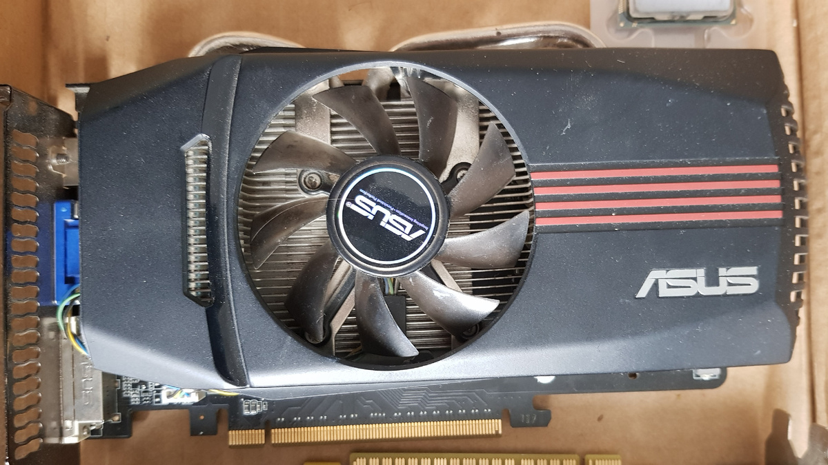 GTX 550 ti теперь просто лежит и пылится в коробке
