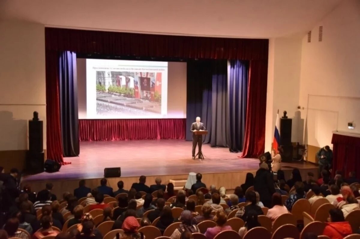    Паслер поздравил уральцев с Днём славянской письменности и культуры