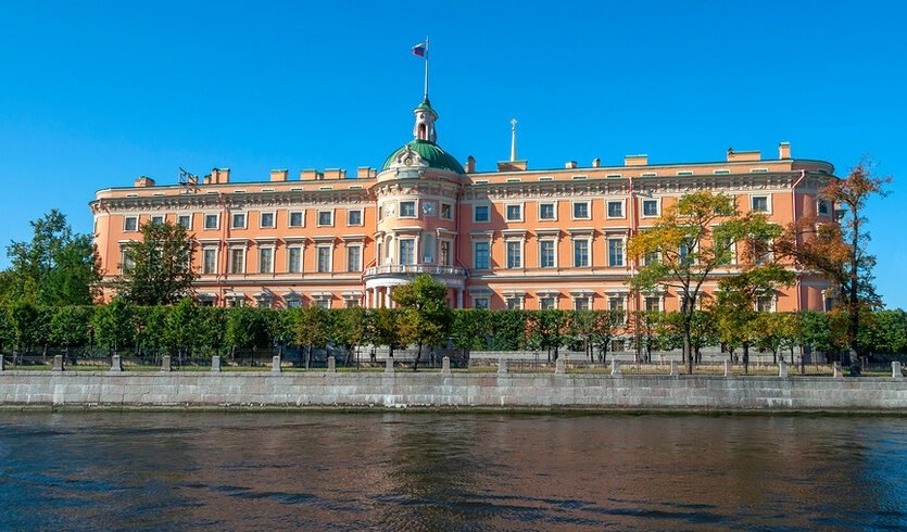 Современное фото Михайловского замка