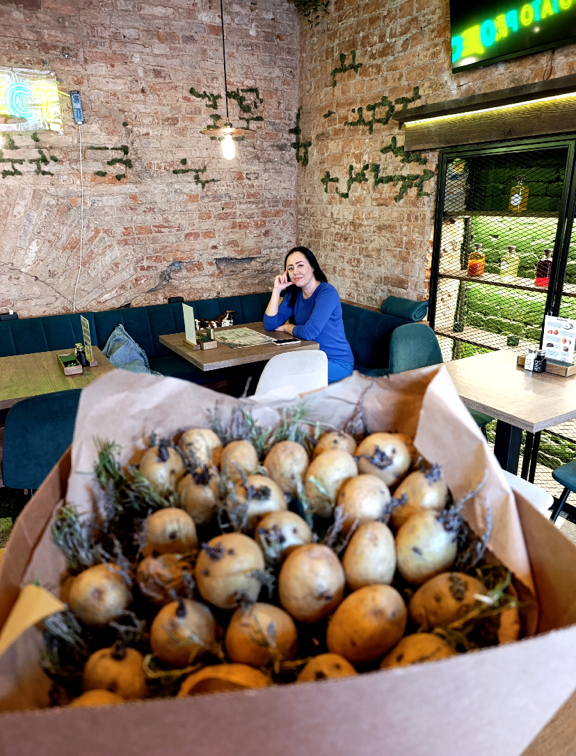 Букет из картошки - вишенка на торте этого заведения!