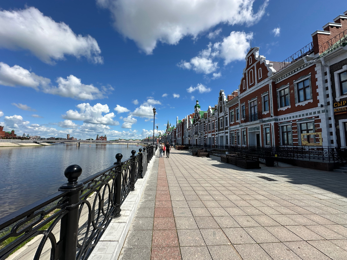 Набережная была построена в 2010 году в рамках проекта по благоустройству Йошкар-Олы. Инициатором выступил губернатор Леонид Маркелов, который задумал создать «кусочек Европы» в столице Республики Марий Эл.