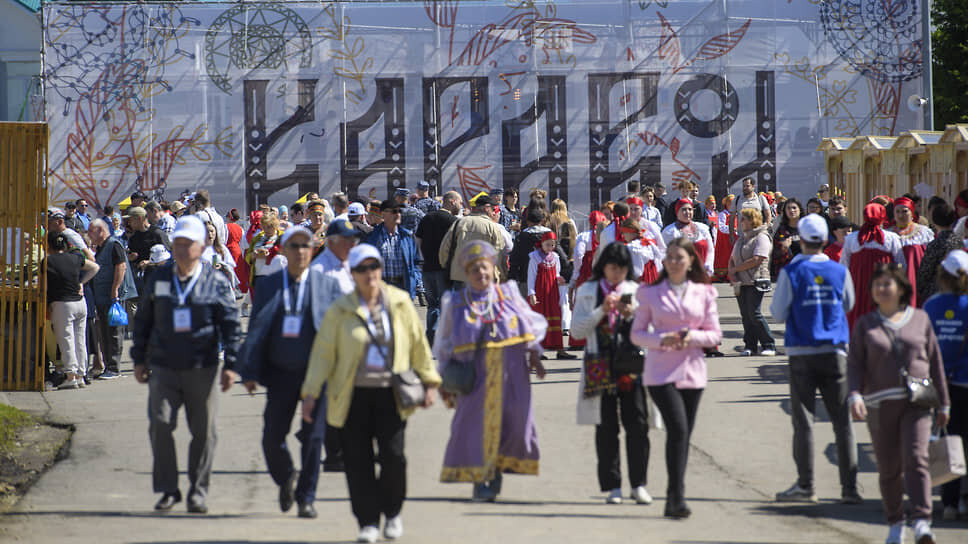Фестиваль русского фольклора «Каравон» в Лаишевском районе.📷Фото: Артемий Шуматов / Коммерсантъ