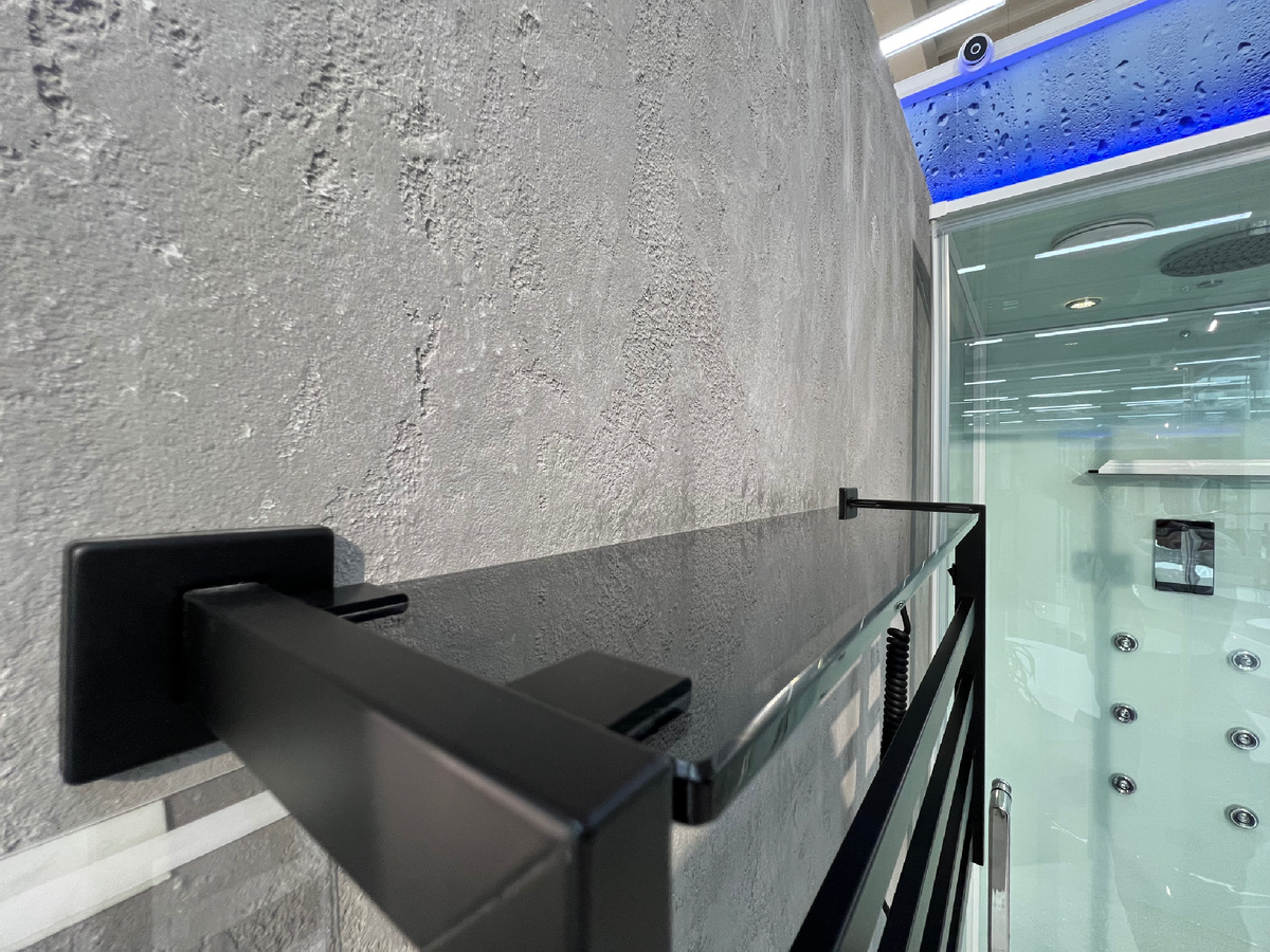 Полочка с тонированным стеклом