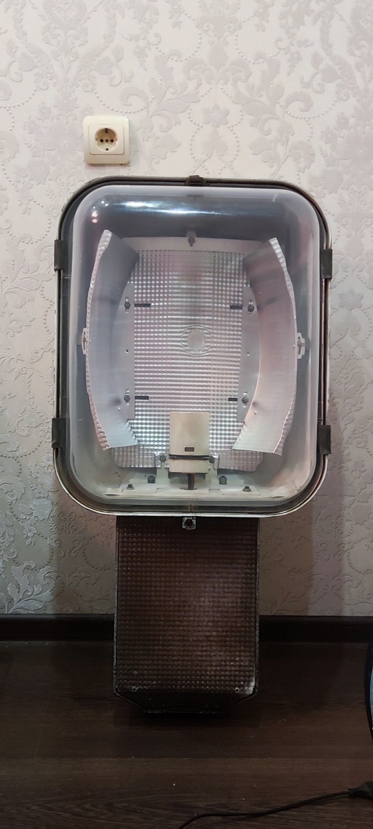 Светильник .