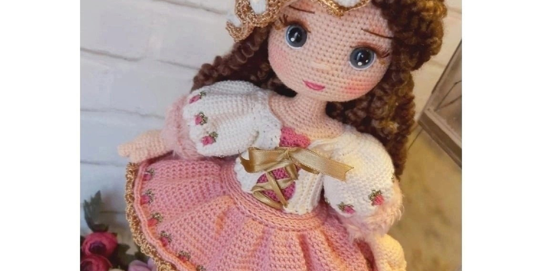 Бесплатные МК крючком. Куколка, енот и игольница