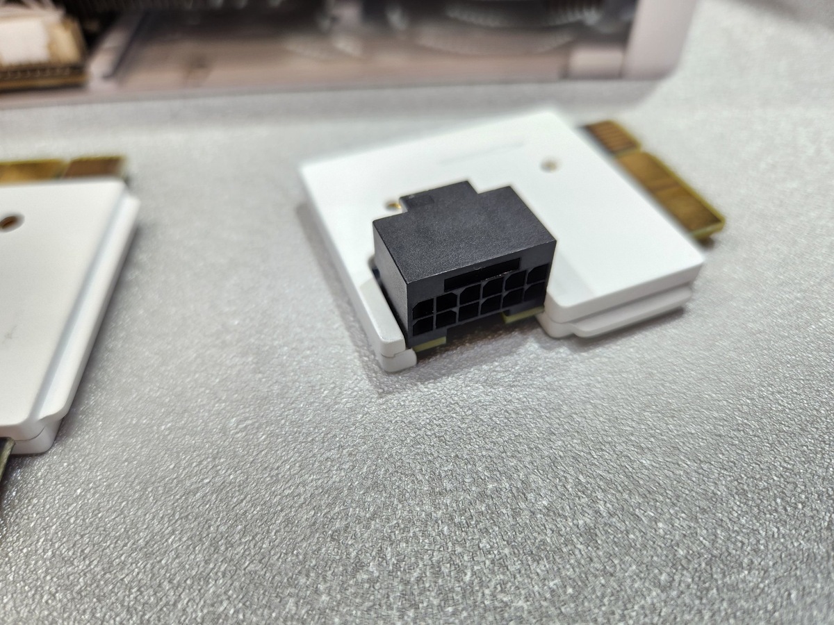 фото X (UNIKO's Hardware)  📷
