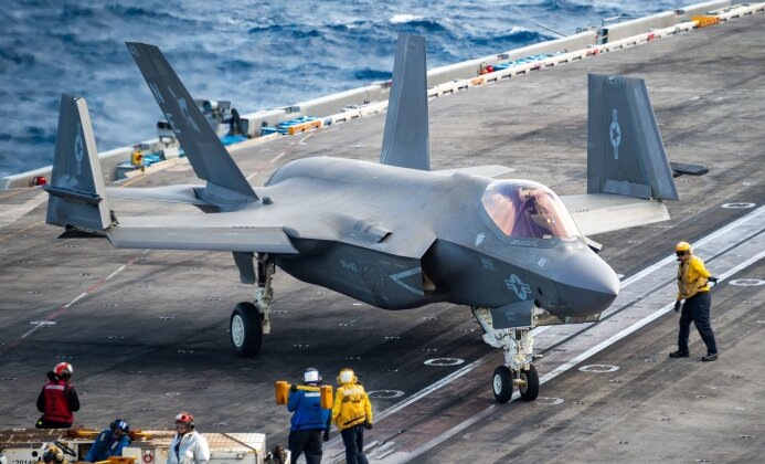 Истребитель пятого поколения ВМС США F-35C на авианосце класса «Нимиц». Фото: ВМС США
