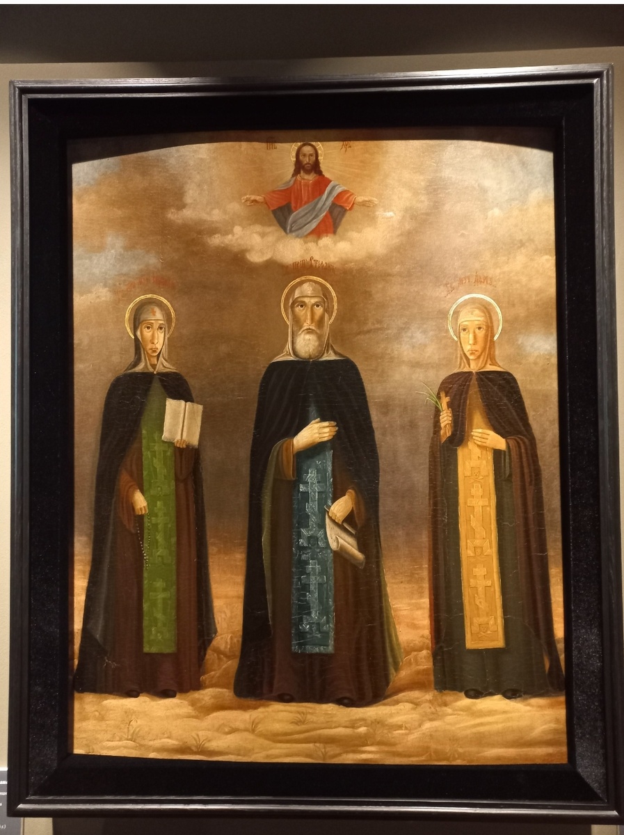 Справа - Дарья, моя святая. Забавные лица😁