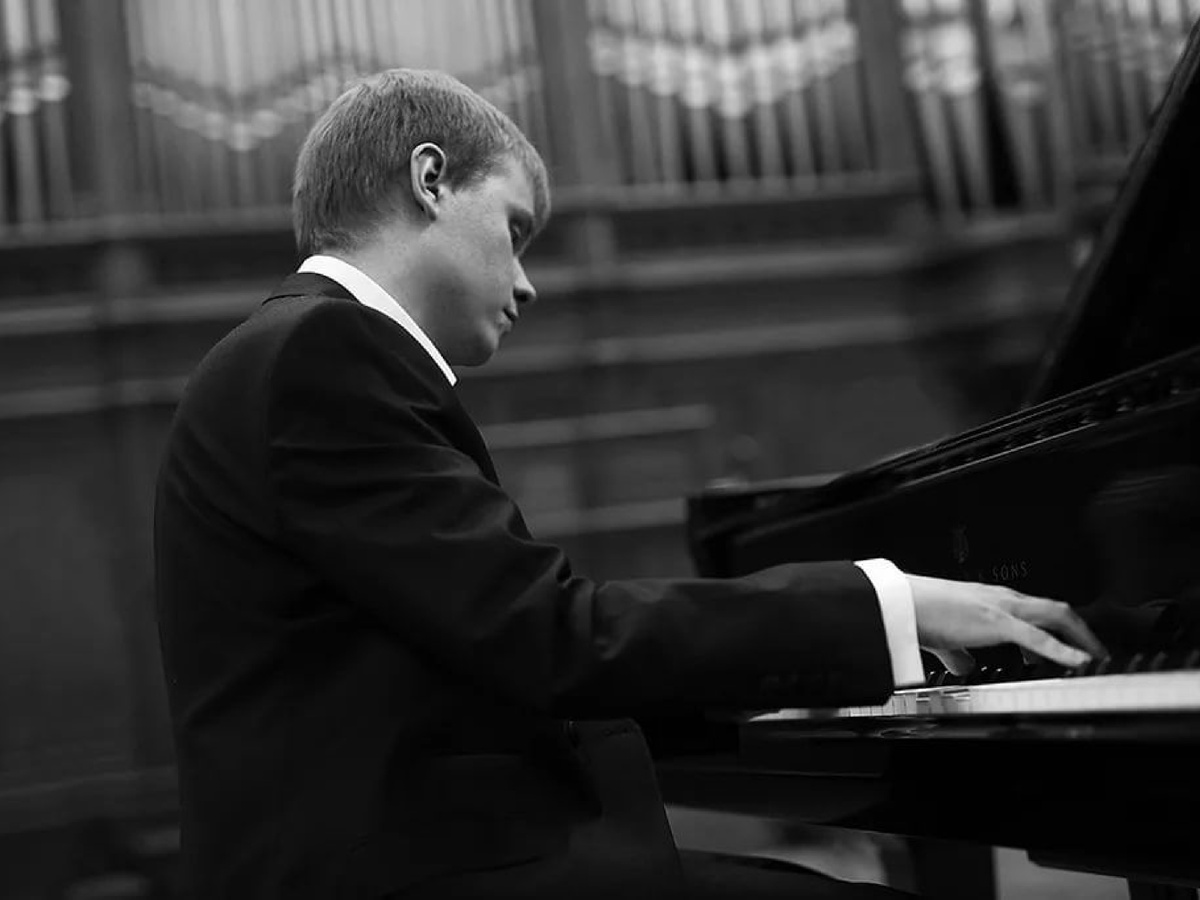 Олег Акууратов 