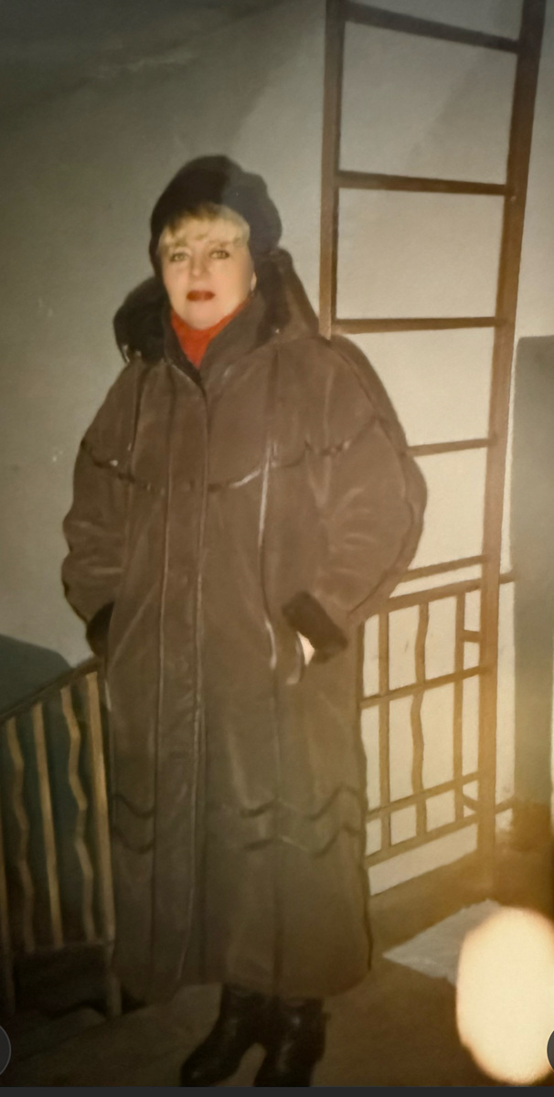 Моя любимая мамочка, которой всегда было важно мнение "бабы Маши из 2 под'езда"