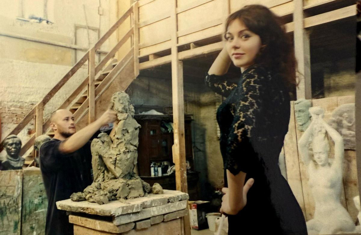 Алла, мечтающая о свободе, но до сих пор опасающаяся осуждения. Дитя своей матери.