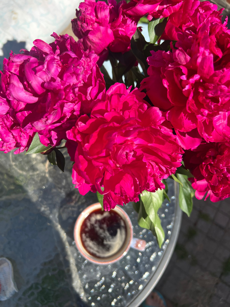 Завтрак всегда со свежим букетом цветов 