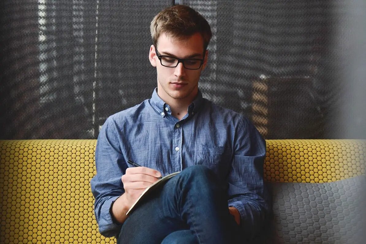    Токсичные люди, нездоровые привязанности, хлам дома и на рабочем столе — есть ли смысл нести это бремя на себе? /pixabay