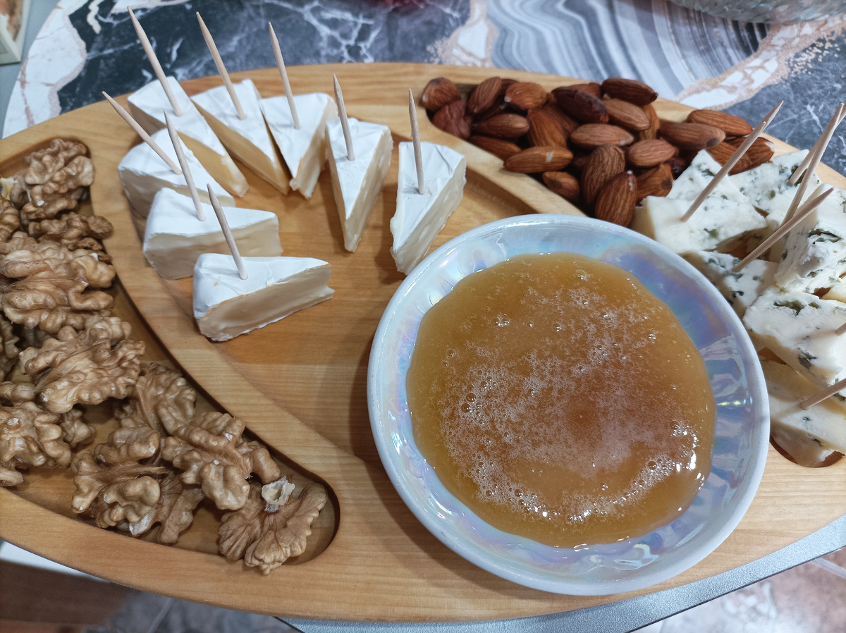 Сырно-ореховая тарелка