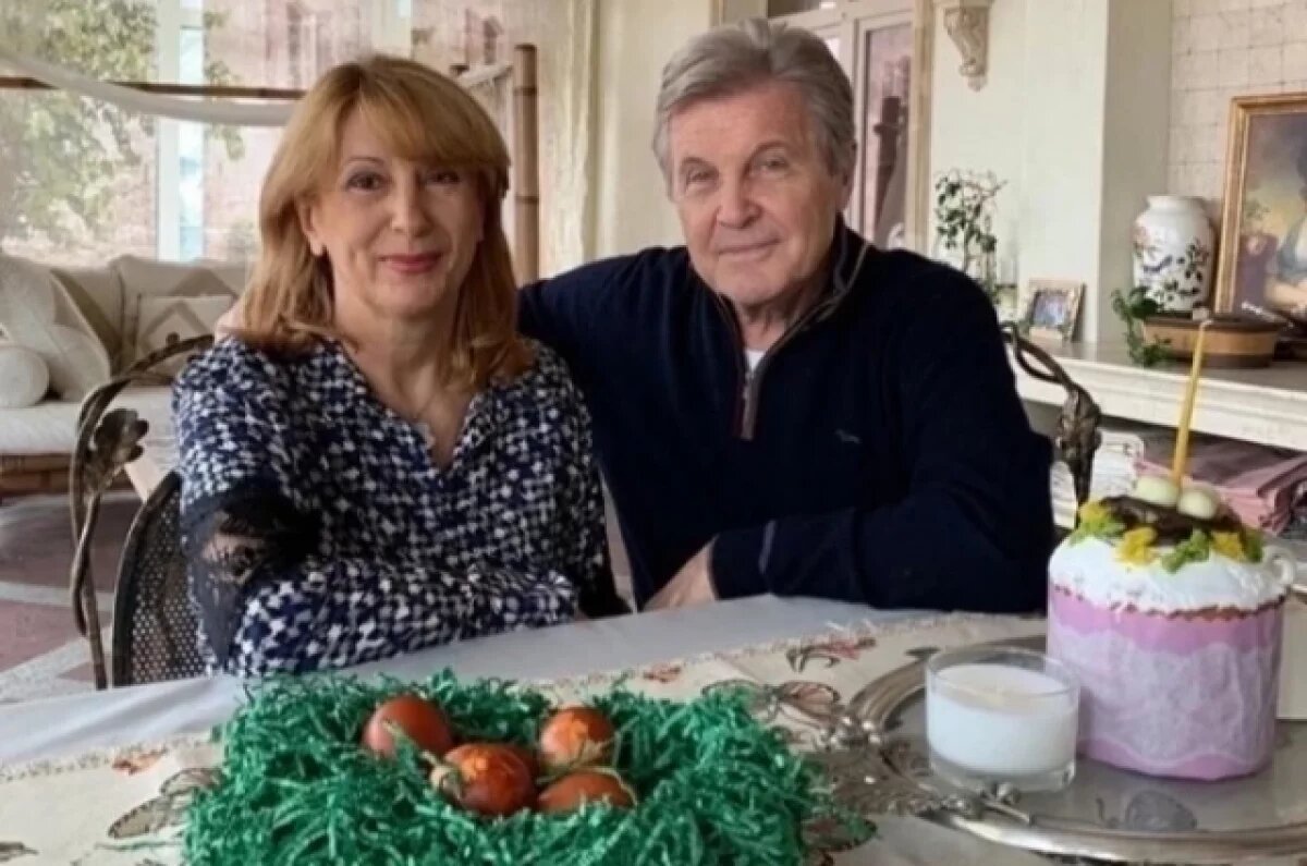    Ирина младше Льва Лещенко на 12 лет. Вместе они с 1978 года.